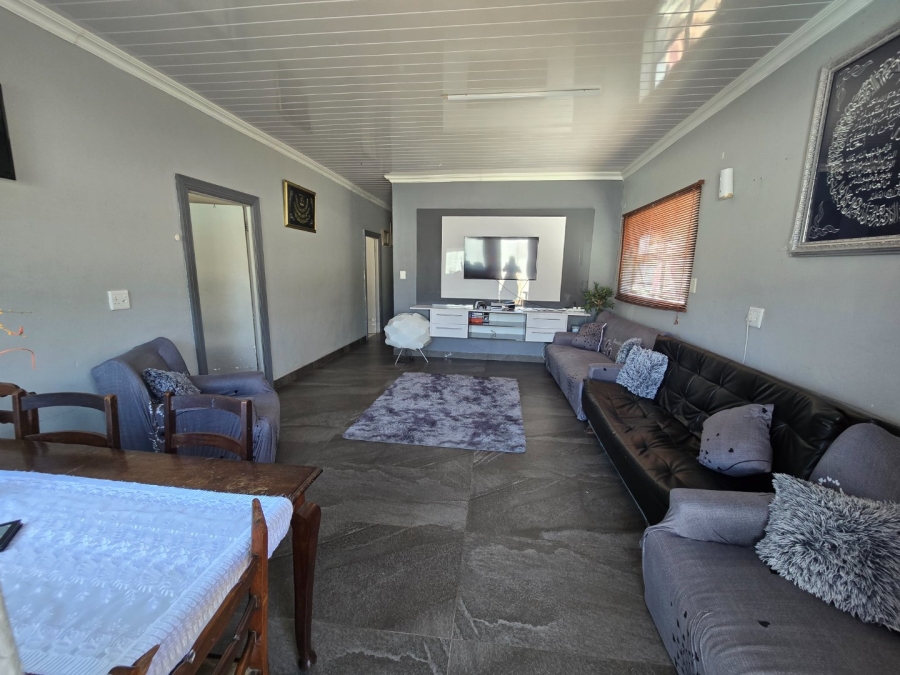 4 Bedroom Property for Sale in Wavecrest Western Cape